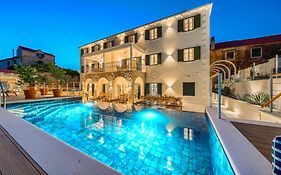 Hotel Brattia, Adults Only